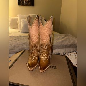 Stetson women’s cowboy boots!